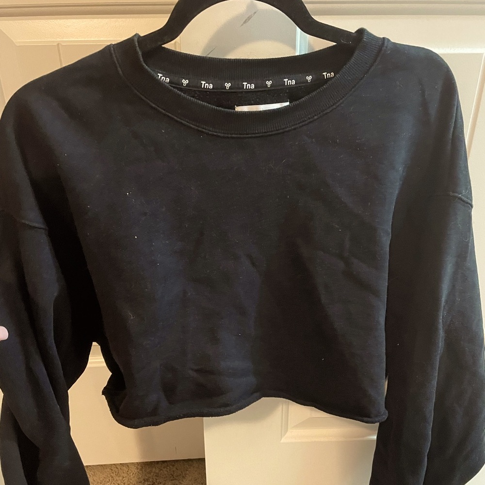 ARTiZIA Black cropped TNA sweater